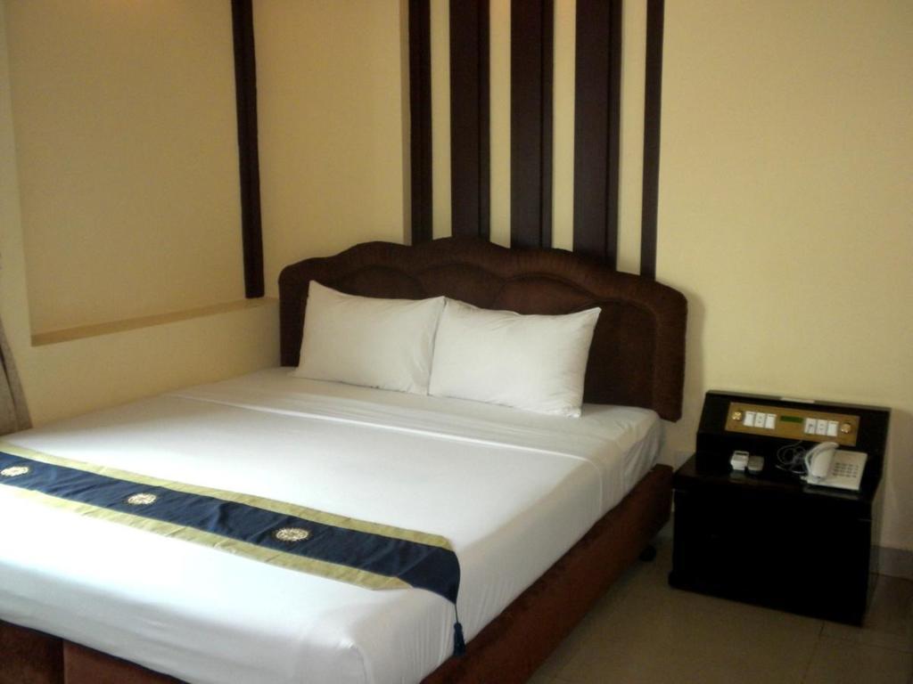 A1 Hotel Phnom Penh Exterior photo