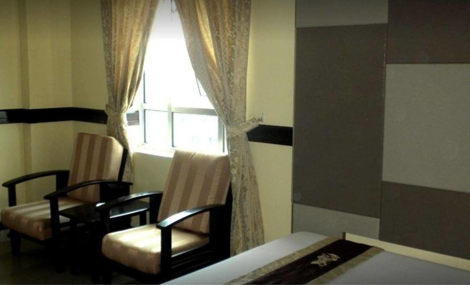 A1 Hotel Phnom Penh Exterior photo